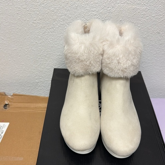 DKNY Women's Abri Wedge Booties - Picture 4 of 7